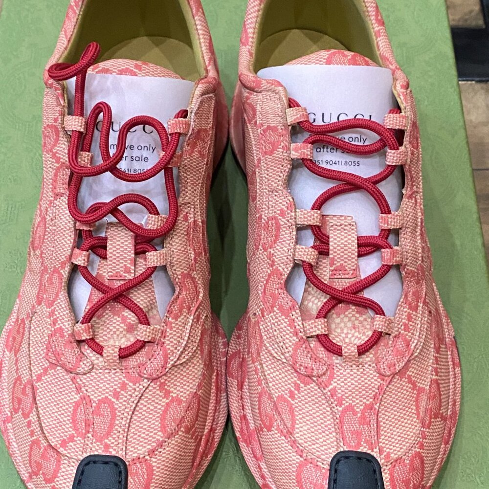 GUCCI Mens Run Ultralight Plume GG Sneakers | Beige Hibiscus Red | Men 8.5GG/9US